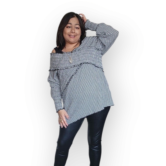 Women's Black and White Off-Shoulder Top - Picture 3 of 15